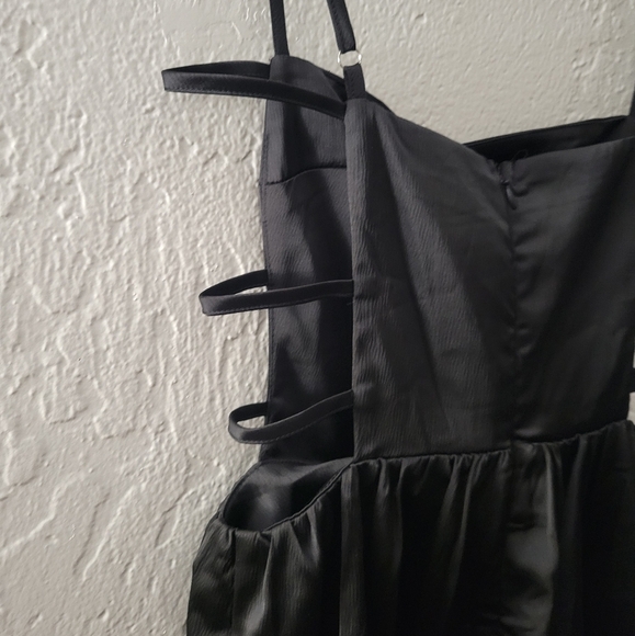 Nasty Gal Moonlight Nights Satin Cut-Out Playsuit Size 2 NWT - Picture 3 of 9